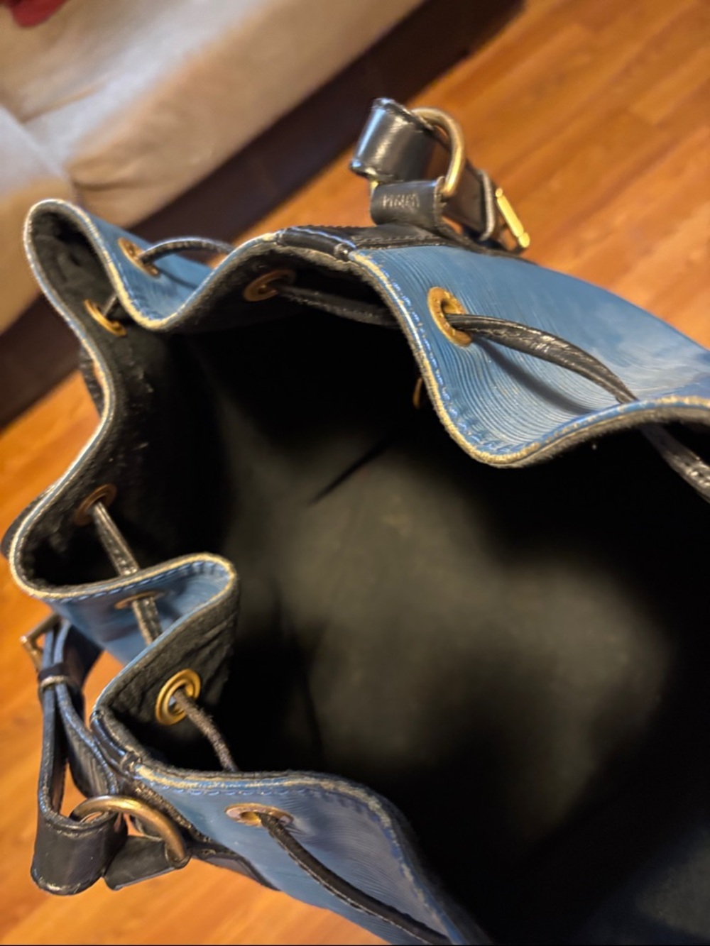 Louis Vuitton Blue Epi Drawstring Bucket Bag - Picture 10 of 17